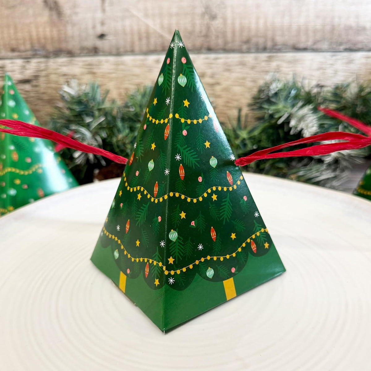 Set of 6 Tree Crackers with True or TRUE Game | Novelty Christmas Crackers Christmas Cracker - Tophatter Daily Deals