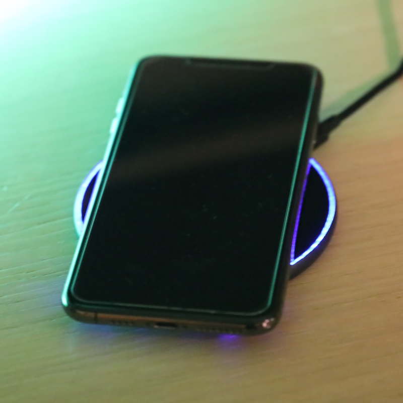 Wireless Fast Charger Charger - Tophatter Daily Deals