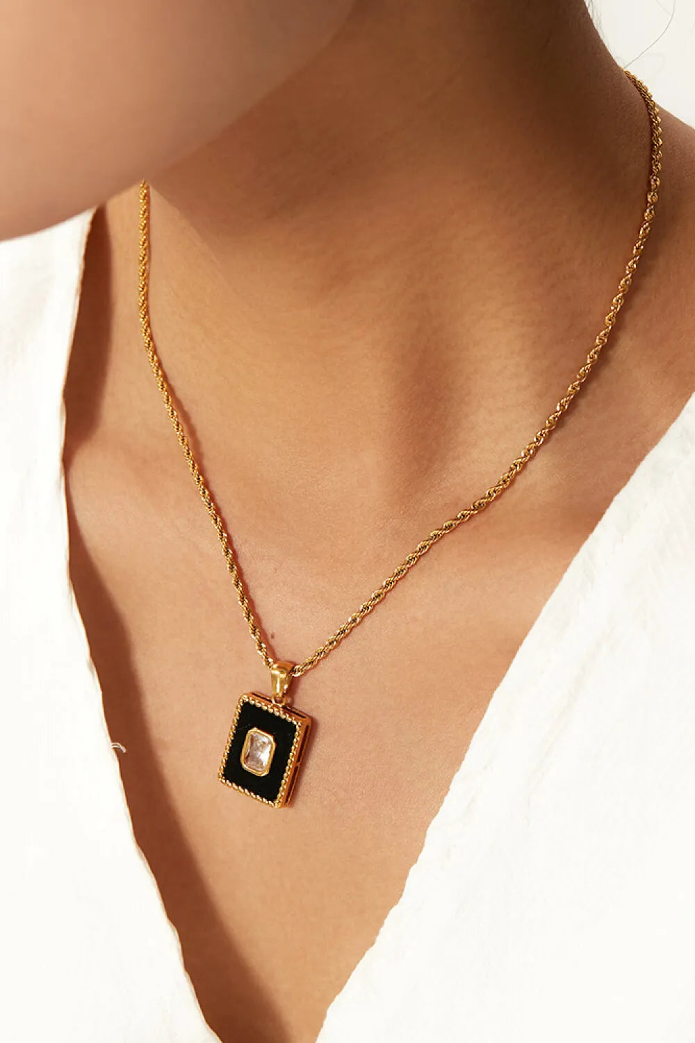 Square Pendant Twisted Chain Necklace Necklaces - Tophatter Daily Deals