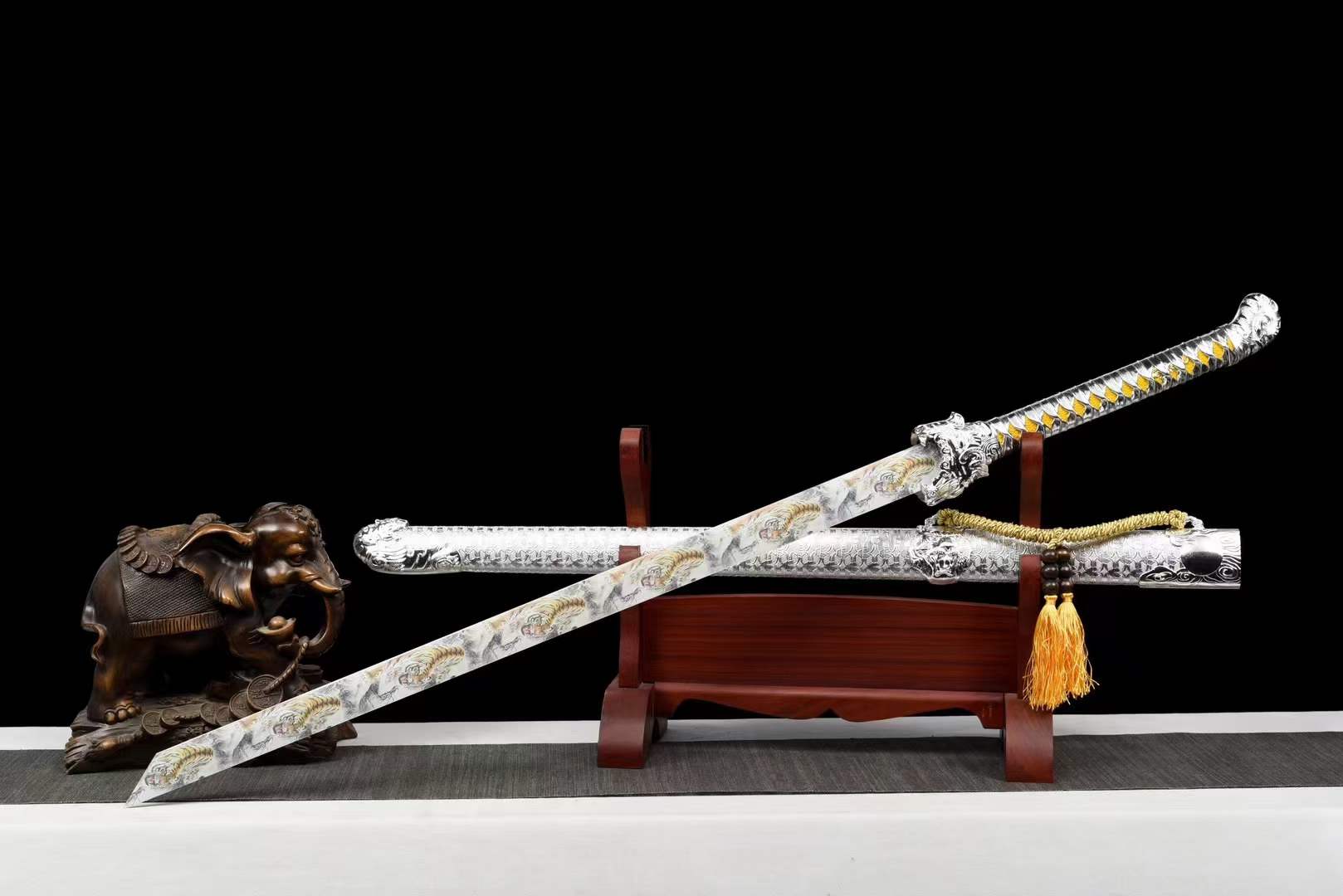 Handmade Tsunami Tiger High Manganese Steel Chinese Sword With Tiger pattern - Tophatter Daily Deals