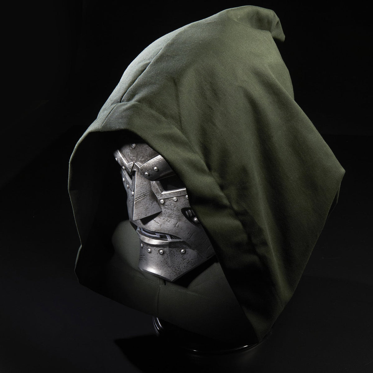 Fantastic Four – Doctor Doom Marvel Legends Premium Roleplay Helmet Helmet Replica - Tophatter Daily Deals