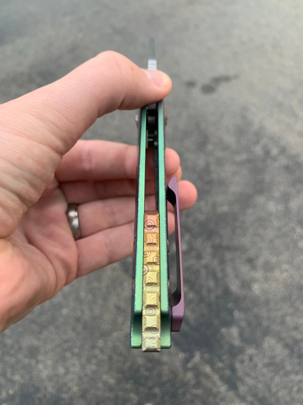 Kizer Critical - St. Nick's Custom Anodization - Ano Fade "Rings" Knives - Tophatter Daily Deals