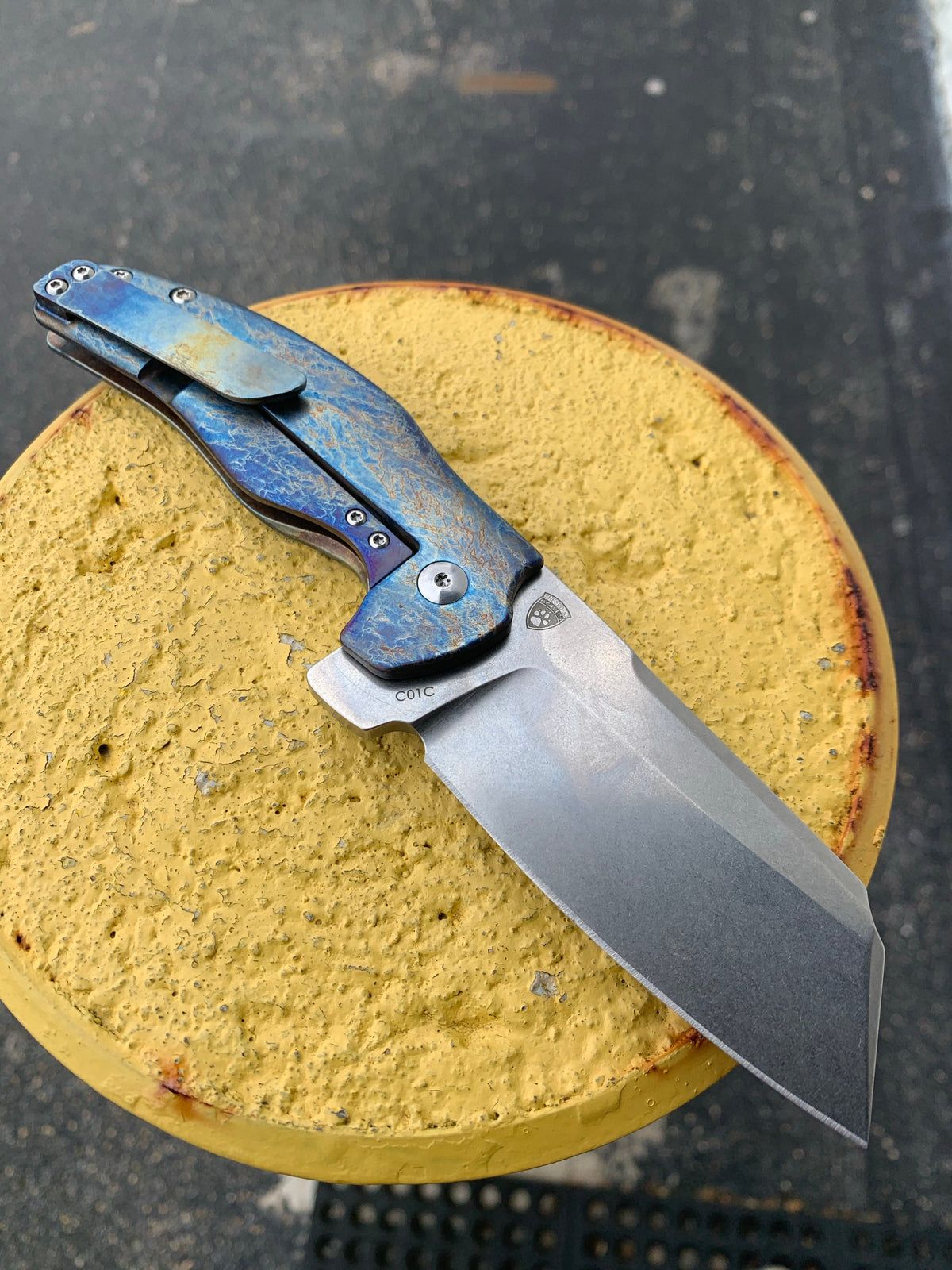 Kizer Sheepdog - Lightning Strike Finish - St. Nick's Custom Anodization Knives - Tophatter Daily Deals