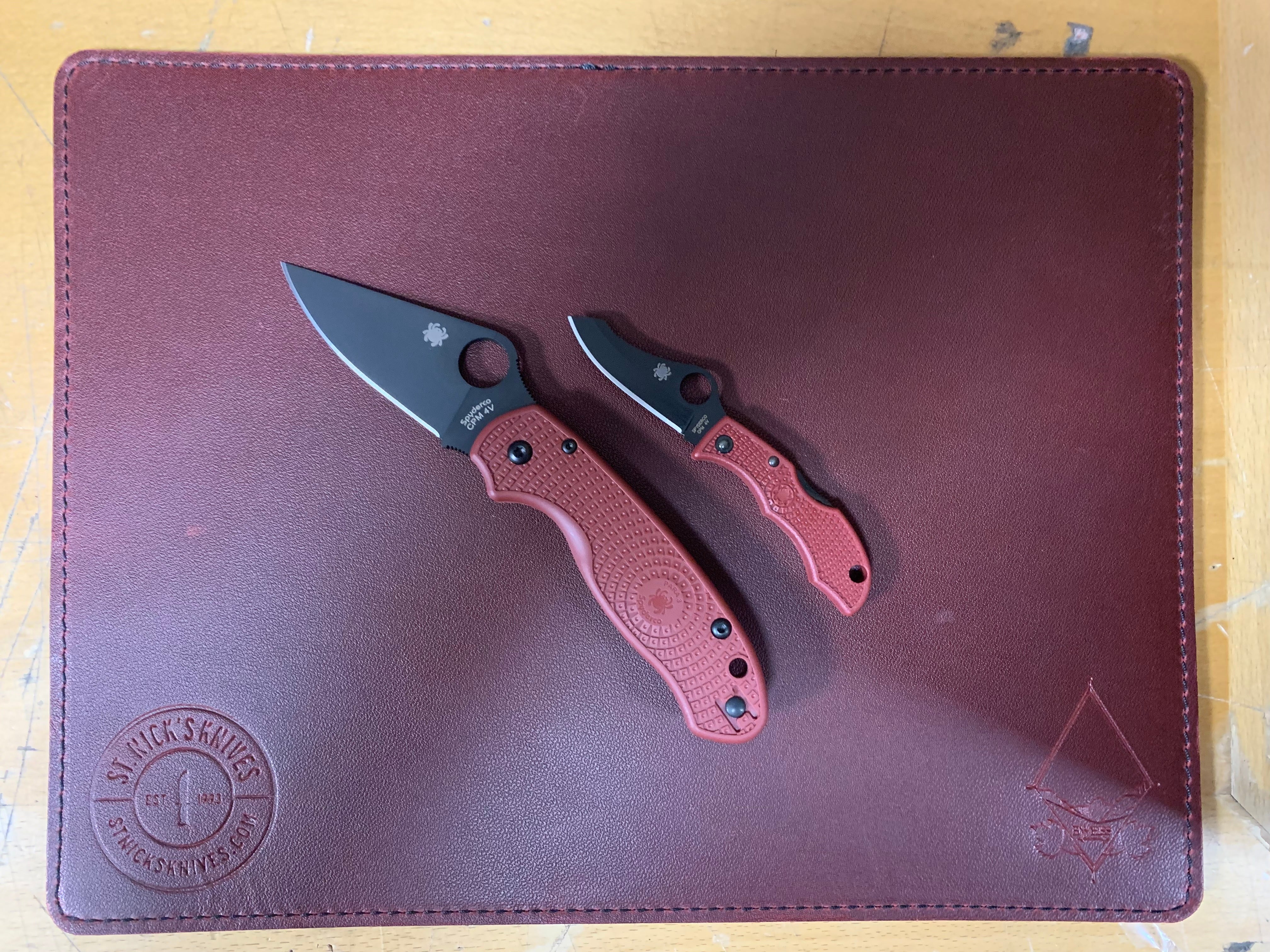 BWeiss Leather Leather Display Mat Combo - St. Nick's Exclusive - Spyderco Jester and Para 3 Lightweight Knife Care - Tophatter Daily Deals
