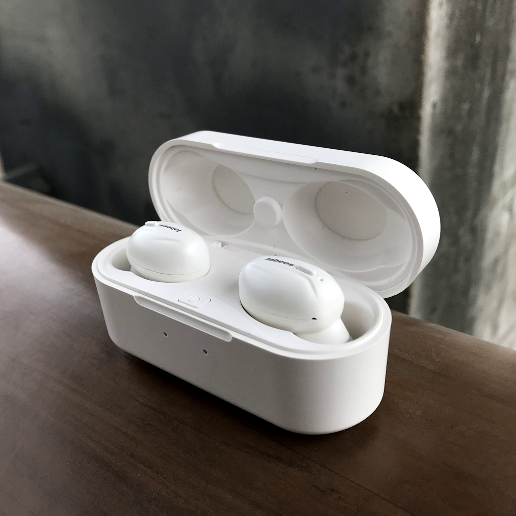 Jabees Beeing TWS Bluetooth Earbuds Wireless Earbuds - Tophatter Daily Deals