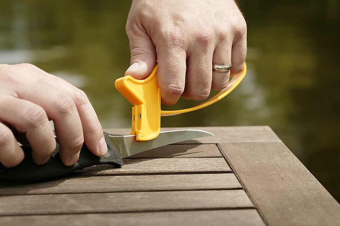 Smith's 10-Second Knife and Scissors Sharpener - Tophatter Daily Deals