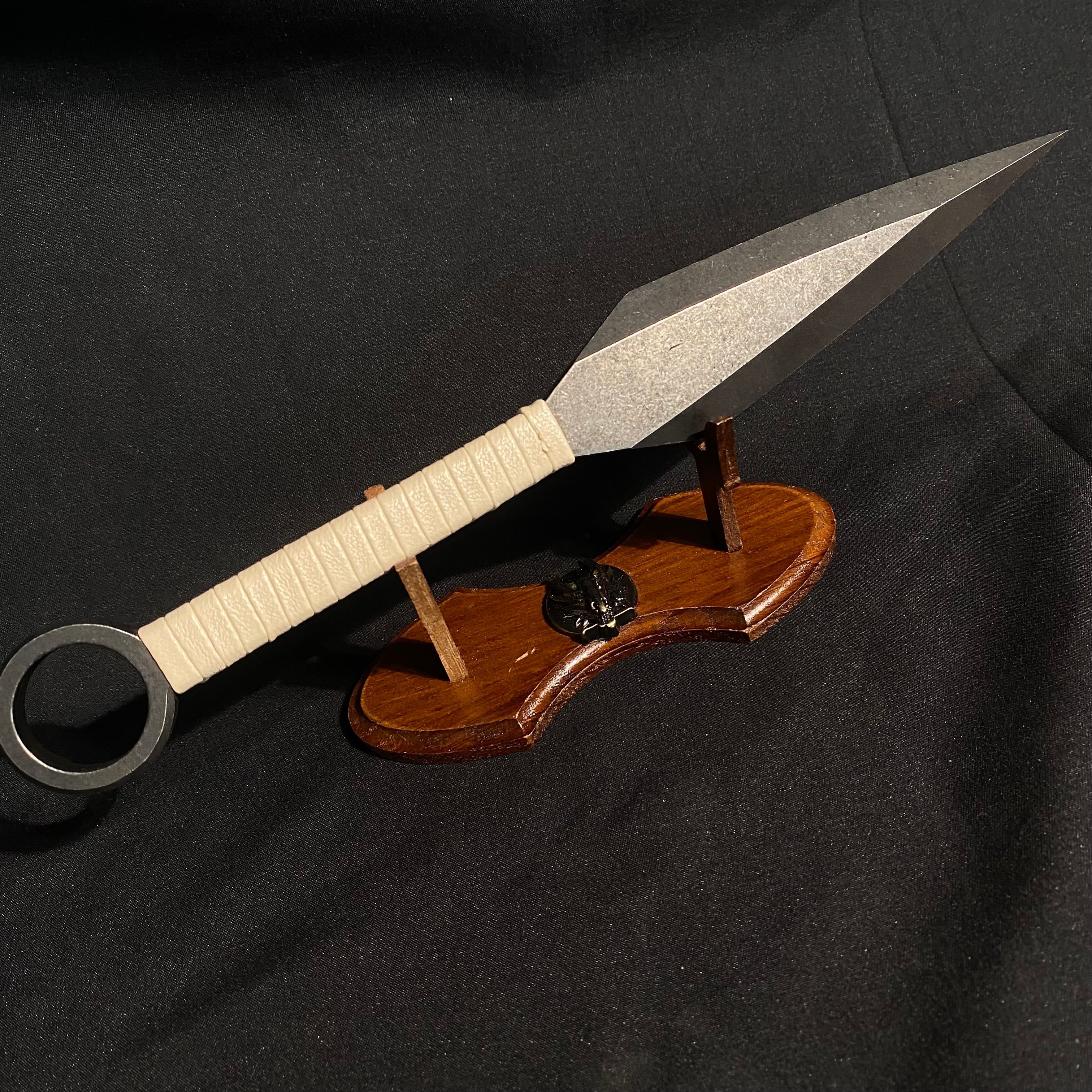 Hand Forged TF2 Conniver's kunai Blunt Blade Replica Kunai & Stand - Tophatter Daily Deals