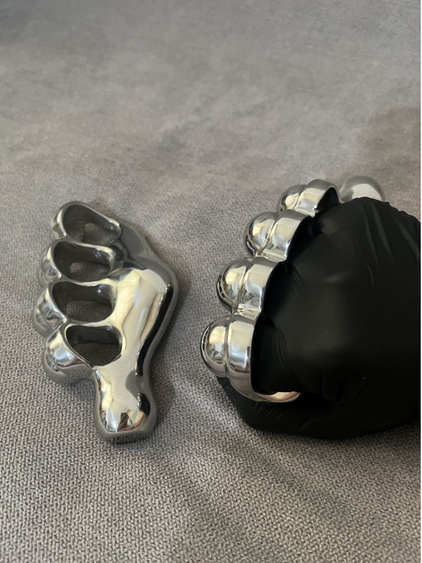 Four-finger polished fist buckle - Tophatter Daily Deals