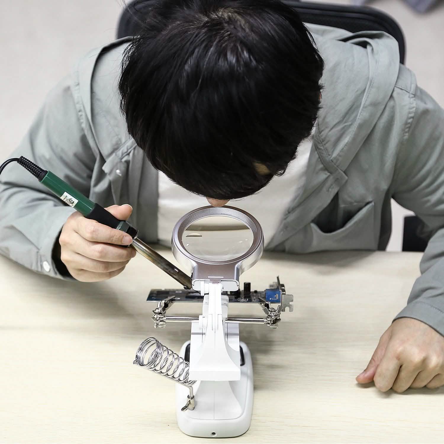 LED Lights Helping Hands Magnifying Glass School, Office & Art Supplies - Tophatter Daily Deals