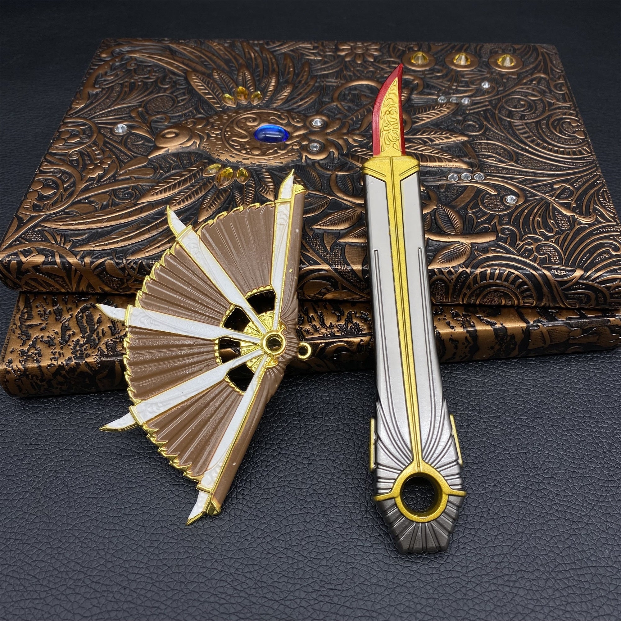 Mini Scale Bloodhound Wraith Gibraltar Mirage Wattson Crypto Valkyrie Heirloom Metal Crafts Loba Fans 2 in 1 - Tophatter Daily Deals