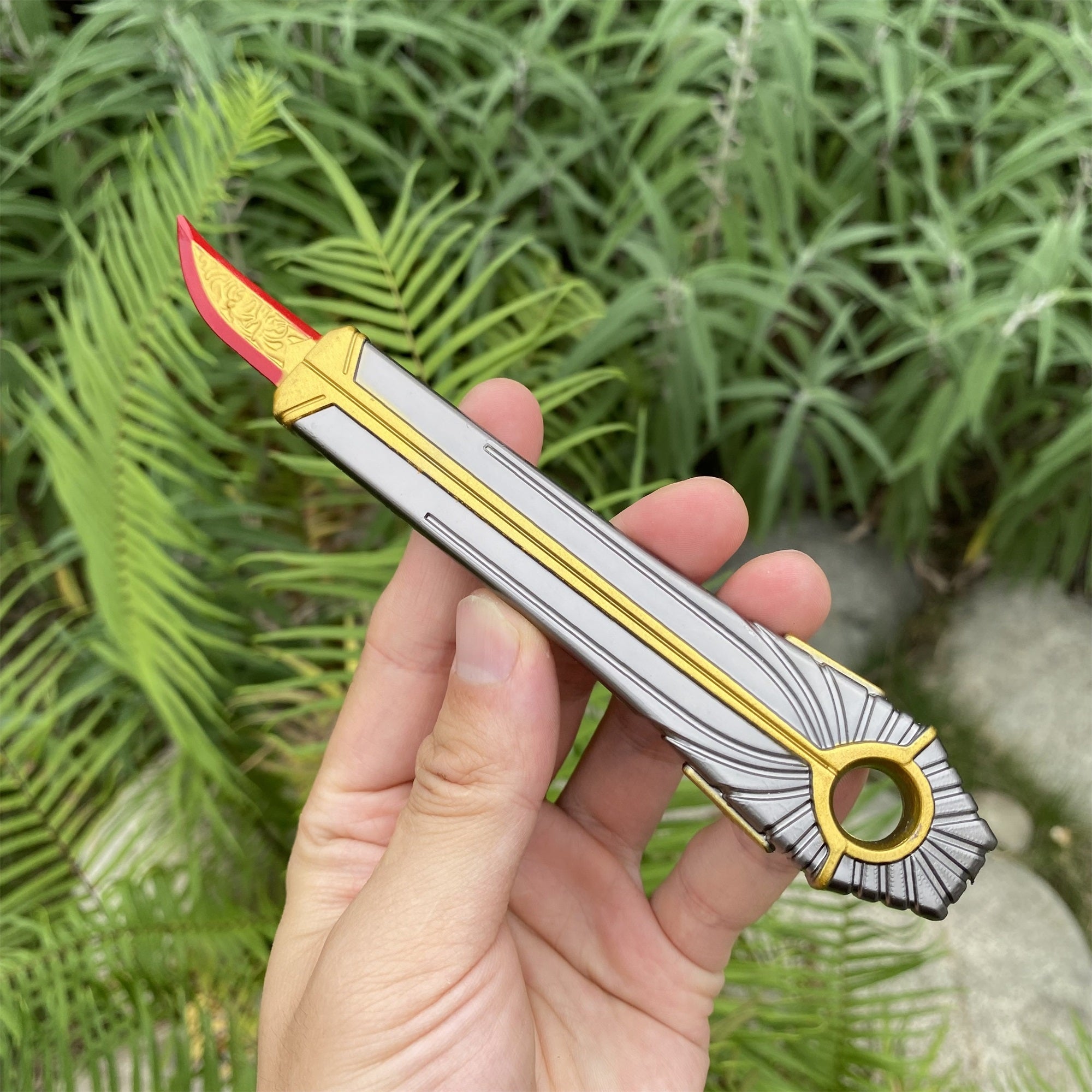 Mini Scale Bloodhound Wraith Gibraltar Mirage Wattson Crypto Valkyrie Heirloom Metal Crafts - Tophatter Daily Deals