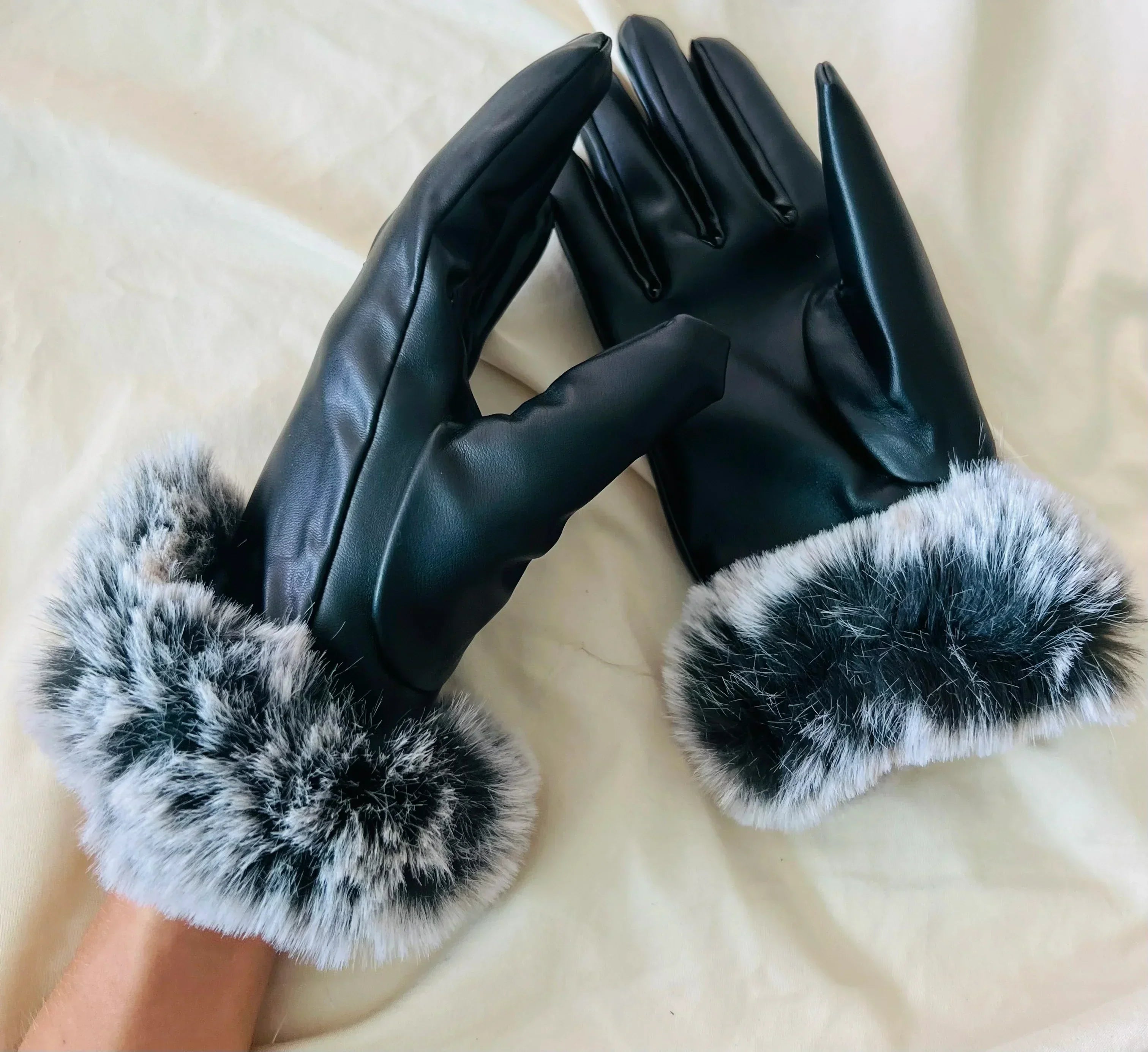 Warm Women's Leather Gloves - Faux Fur Cuff, Touchscreen - Tophatter Daily Deals