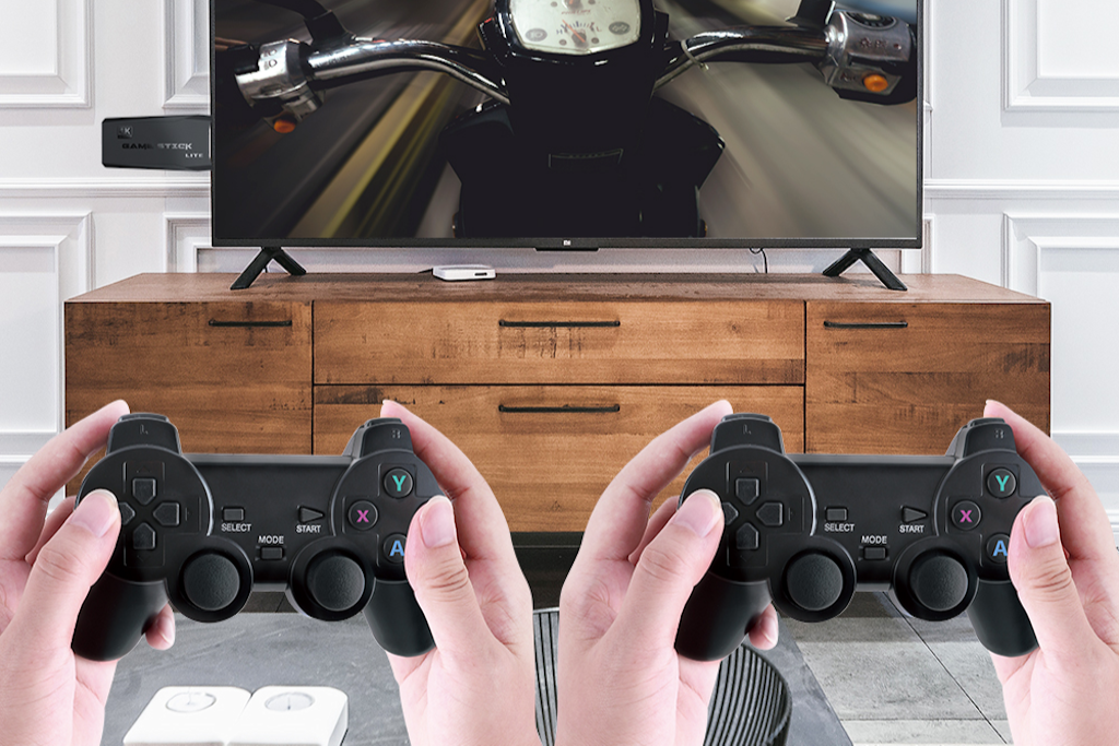 M8 4K Retro Games Controller With 10,000 Games and Two Wireless Controllers Retro Game Console - Tophatter Daily Deals