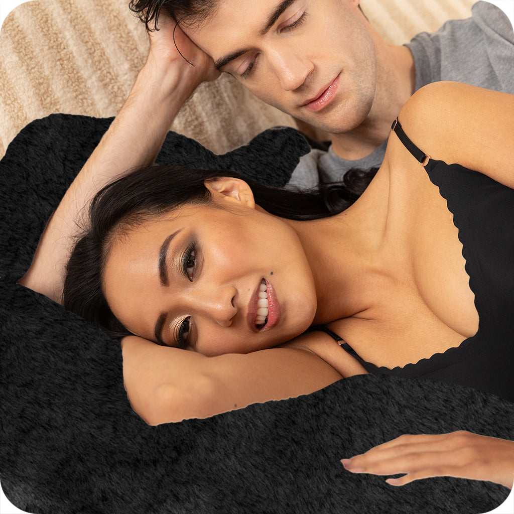 Fascinator Queen Faux Fur Throw in Black Bondage and Fetish > Tools & Accessories - Tophatter Daily Deals