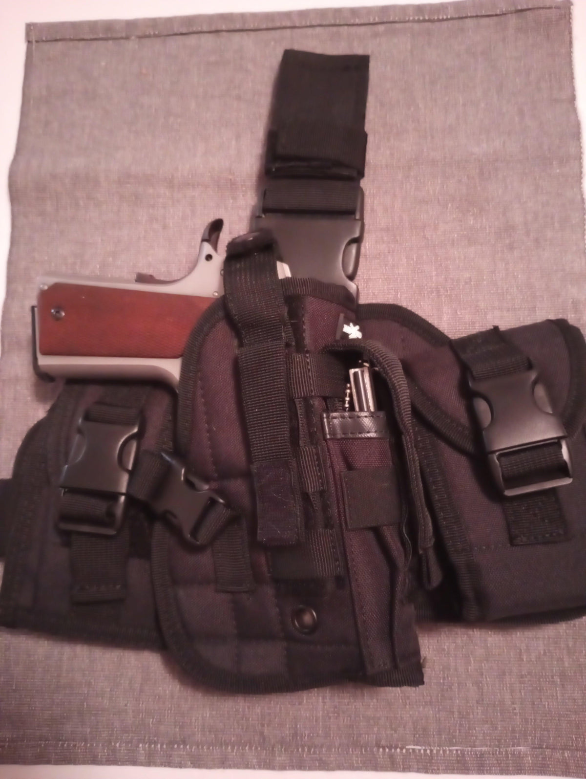 MOLLE DROPLEG PLATFORM W/ POUCHES - BLACK - Tophatter's Army Deals HOLSTERS & BAGS - Tophatter Daily Deals