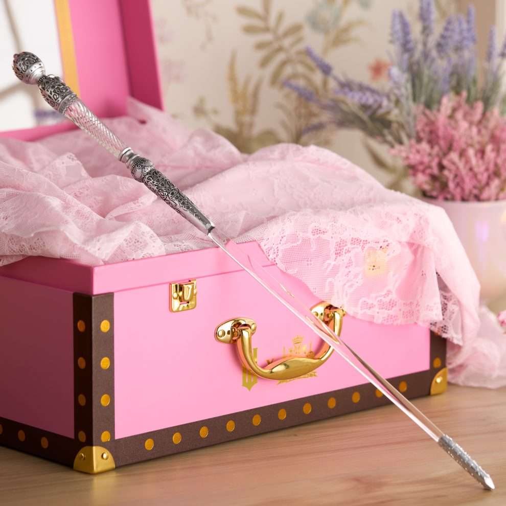 Wicked - Glinda Shiz University Training Wand in Collector's Box Collectible Box - Tophatter Daily Deals