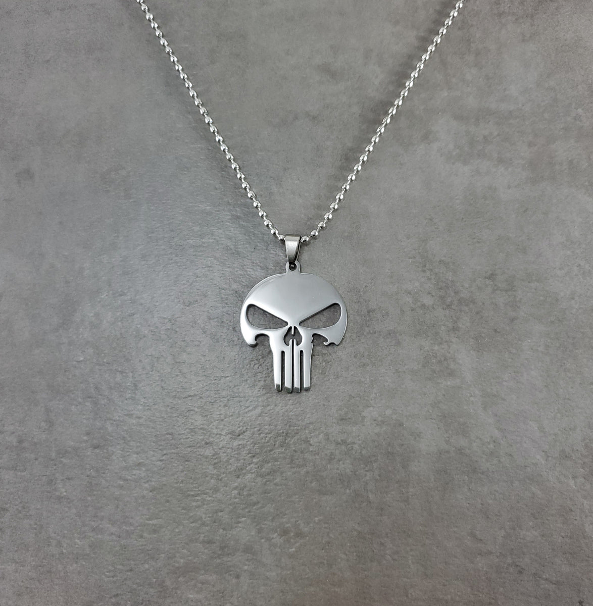 Marvel – Punisher Skull Pendant with Chain Necklace - Tophatter Daily Deals