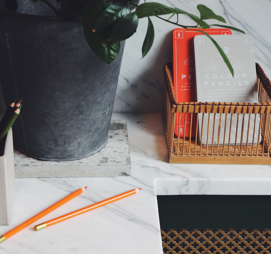 Colour pencils - Classic (12-set) - Tophatter Daily Deals