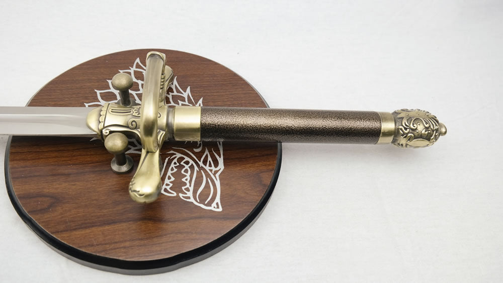 GAME OF THRONES - Arya's Needle With Plaque And Scabbard Sword - Tophatter Daily Deals