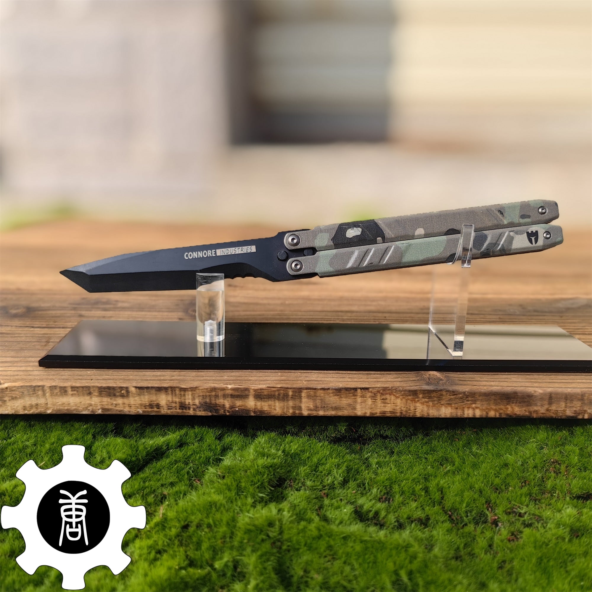 IRL Recon Knife Blunt Blade BalisongTrainer Jungle Camouflage&Acrylic Stand - Tophatter Daily Deals