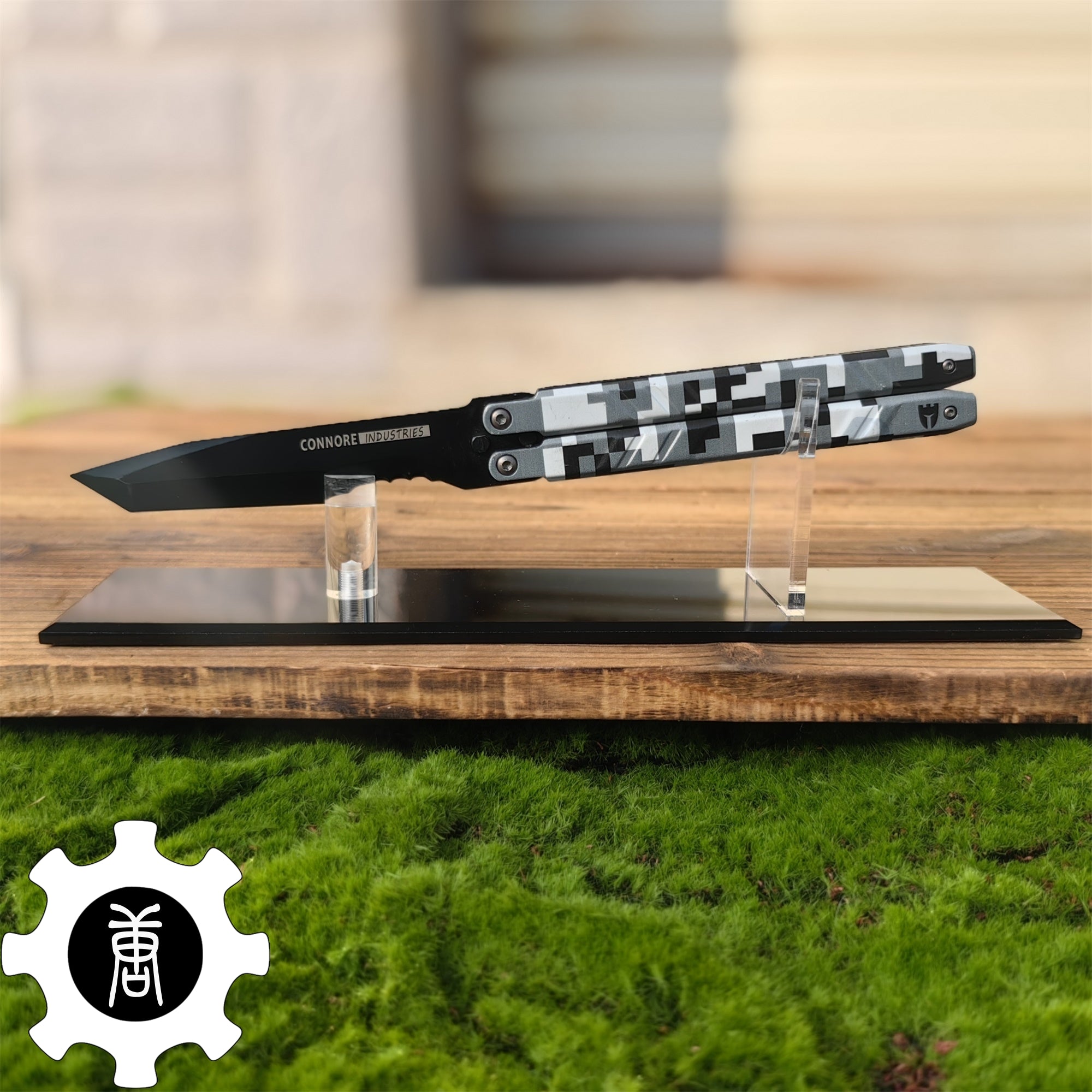 IRL Recon Knife Blunt Blade BalisongTrainer Snow Camo&Acrylic Stand - Tophatter Daily Deals