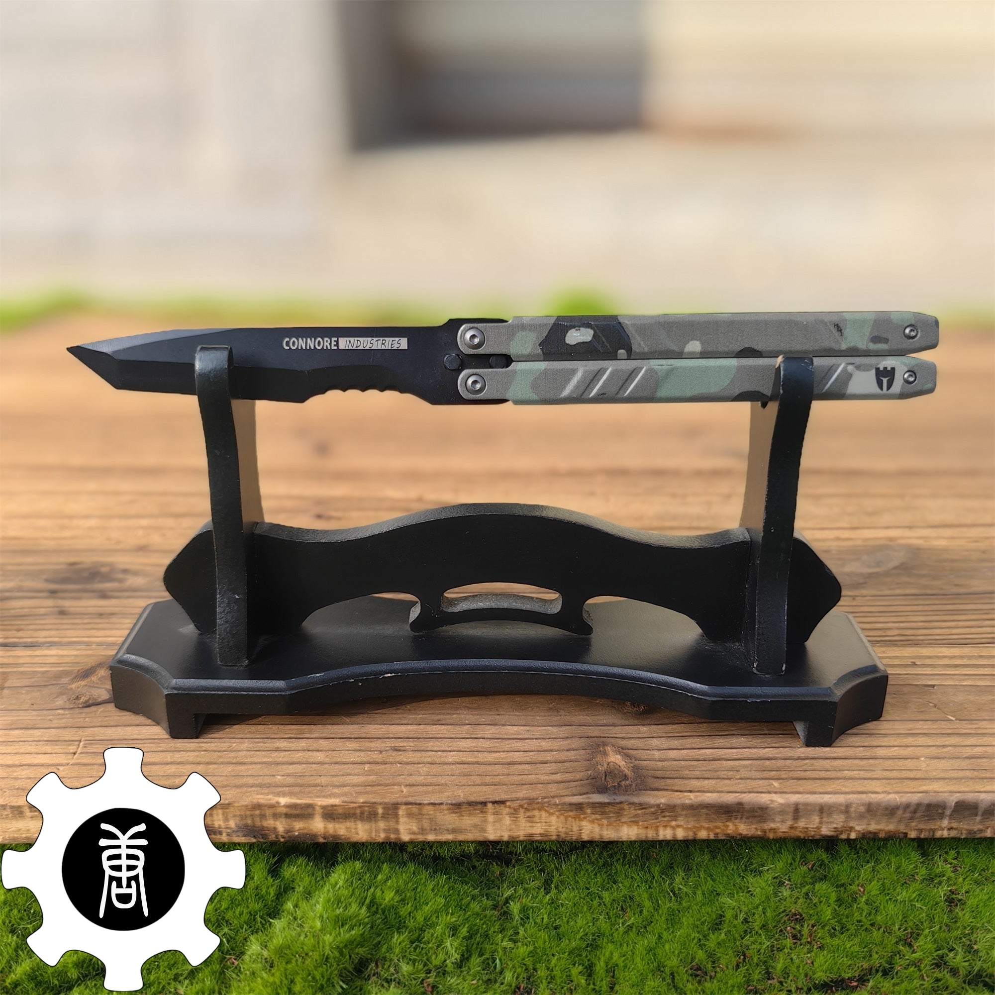 IRL Recon Knife Blunt Blade BalisongTrainer Jungle Camouflage&Wooden Stand - Tophatter Daily Deals