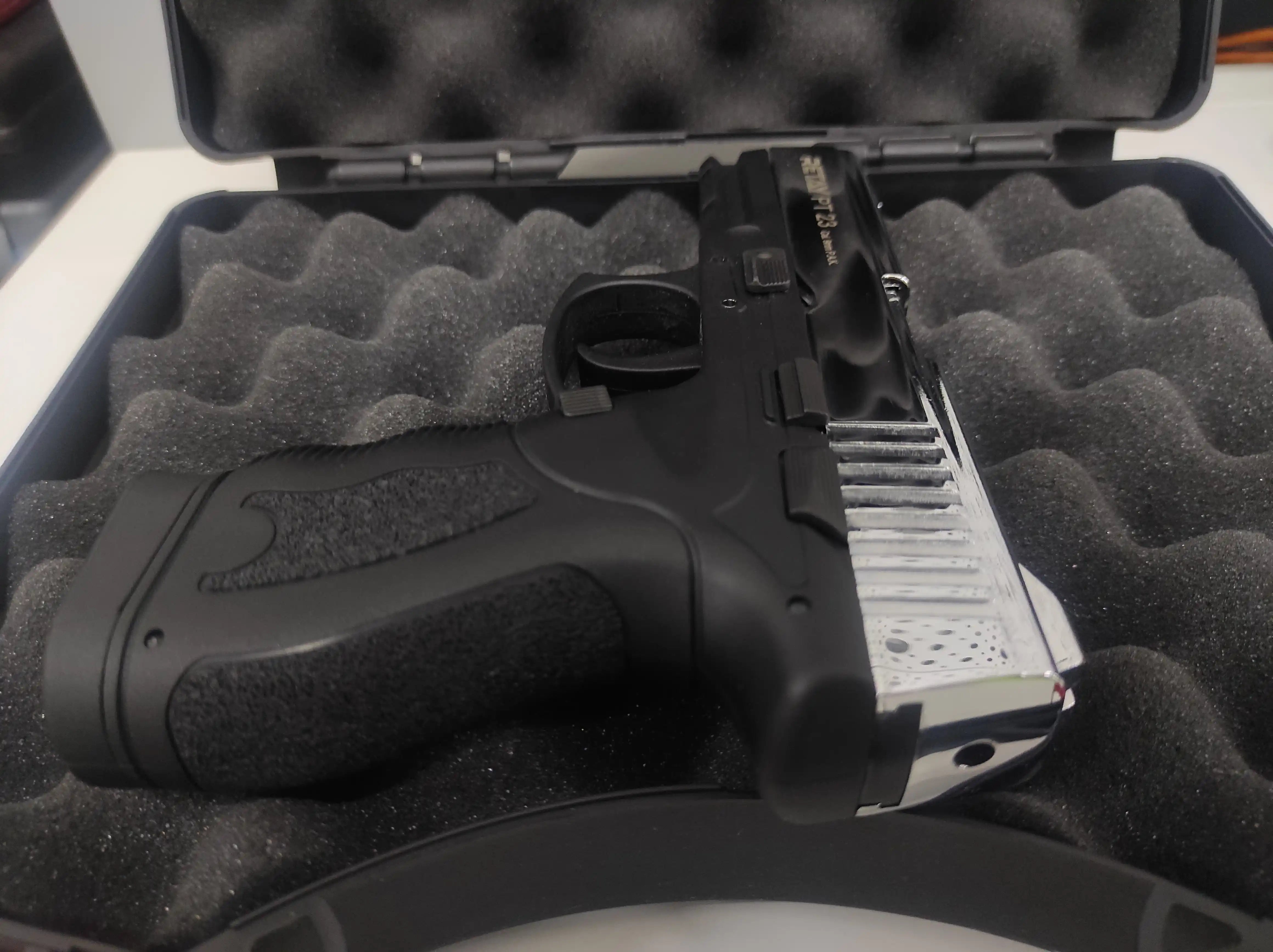 RETAY PT23 BLANK GUN - SHINY CHROME - Tophatter's Army Deals BLANK GUNS - Tophatter Daily Deals