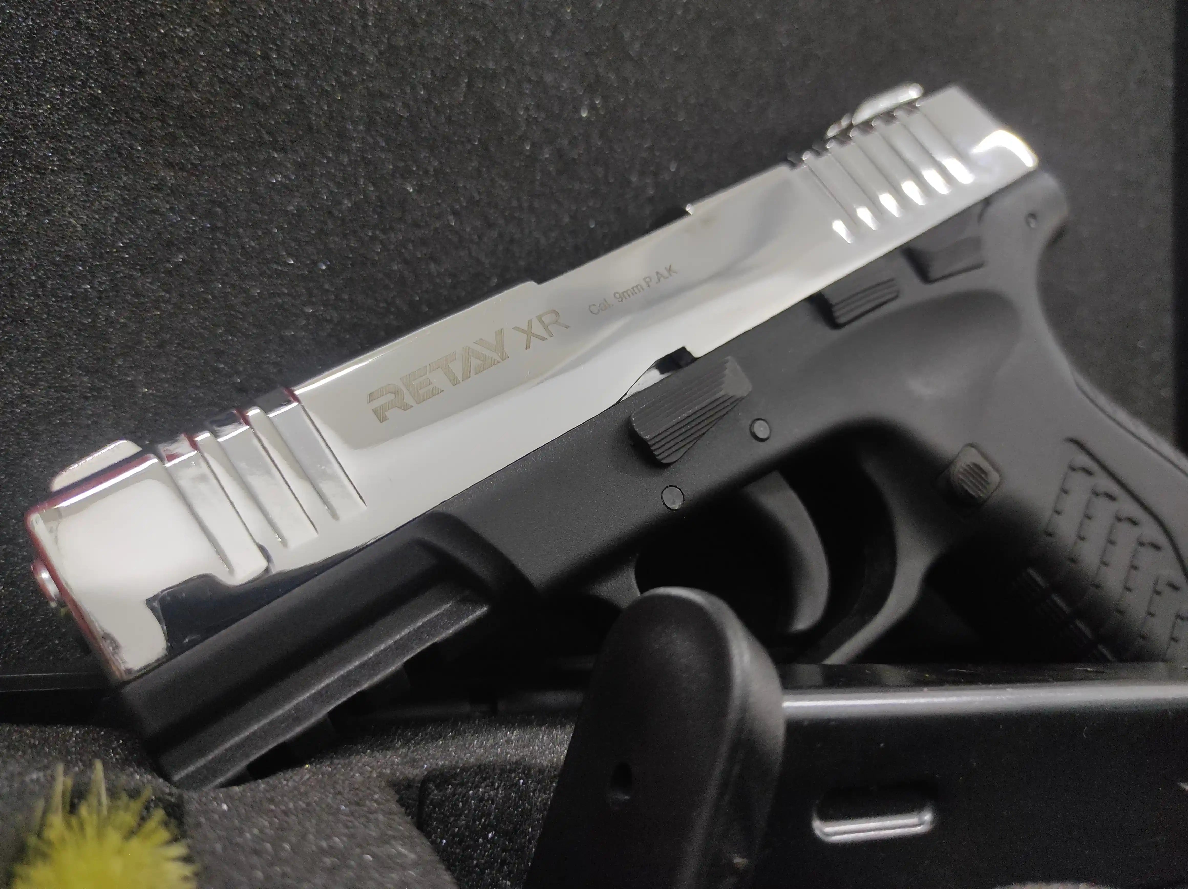 RETAY XR BLANK GUN - SHINY CHROME - Tophatter's Army Deals BLANK GUNS - Tophatter Daily Deals
