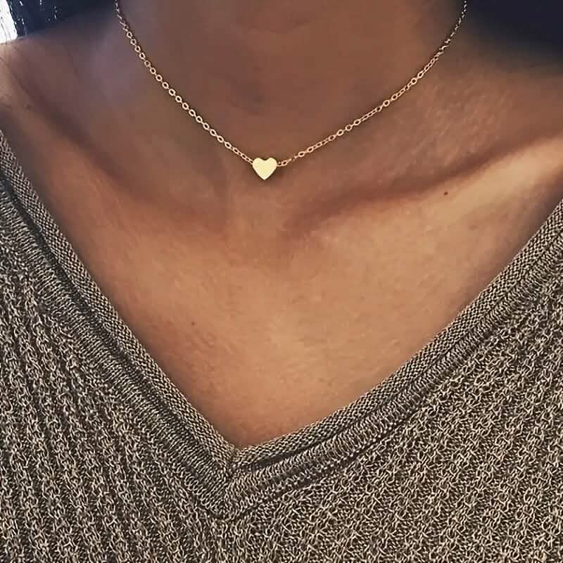 Simple Exquisite Heart-Shaped Pendant Alloy Necklace Gold Necklaces - Tophatter Daily Deals