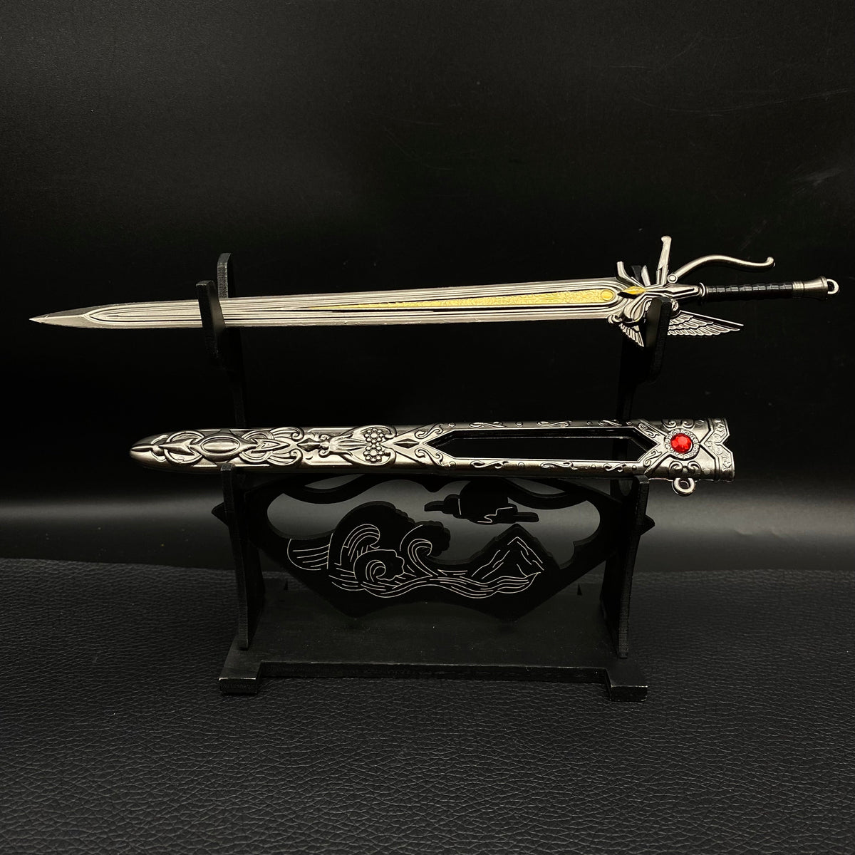 FF Series Cloud Sword Sephiroth Katana Squall Gun Blade 9 In 1 Pack King Regis & Stand - Tophatter Daily Deals