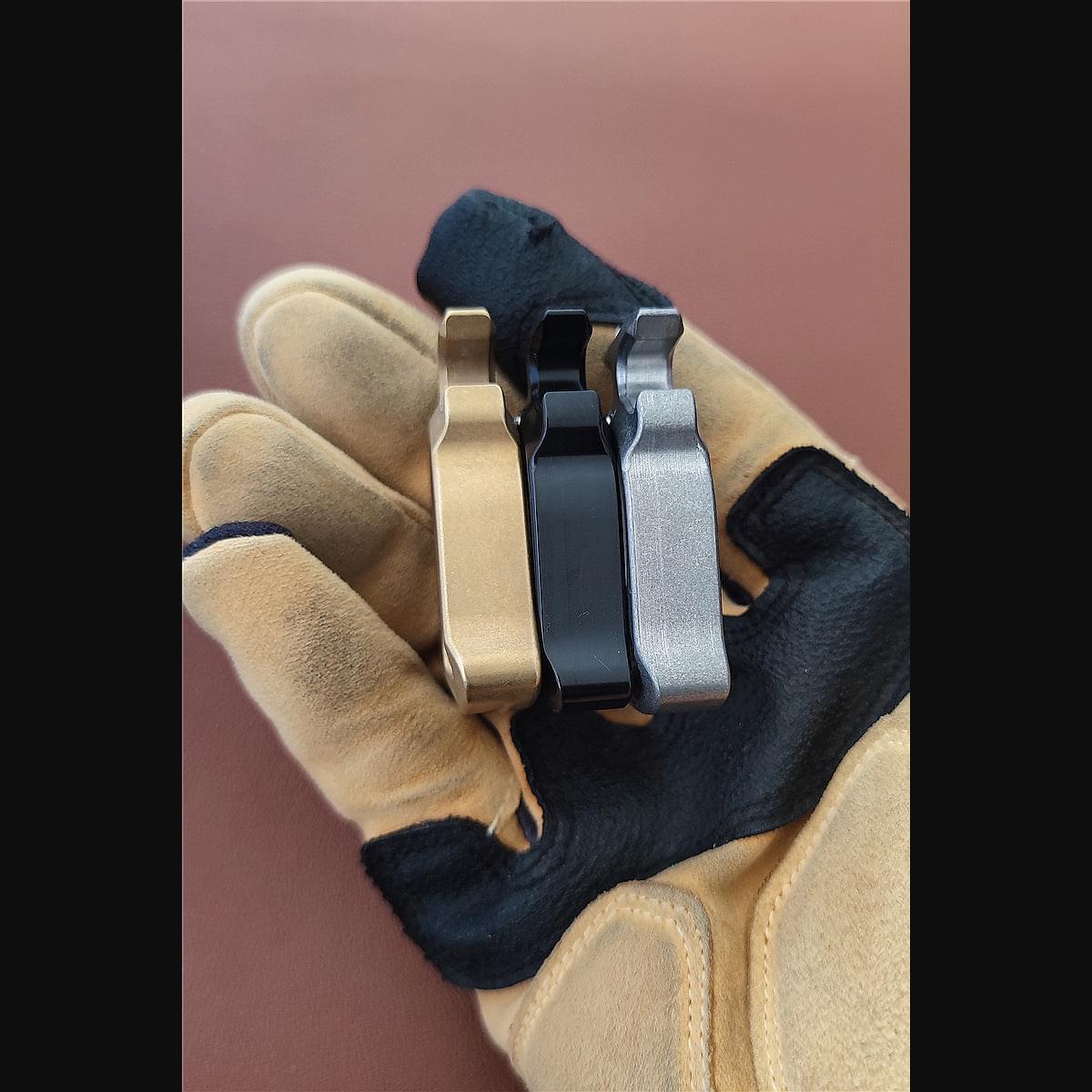 2022 Scarab Tactical Single Finger Knuckles Brass Knuckles - Tophatter Daily Deals