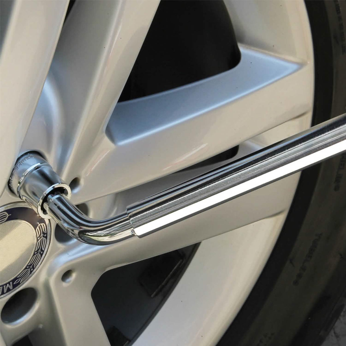 Telescoping Lug Wrench Extendable Tire Wheel Nut with CR-V Sockets Automotive - Tophatter Daily Deals