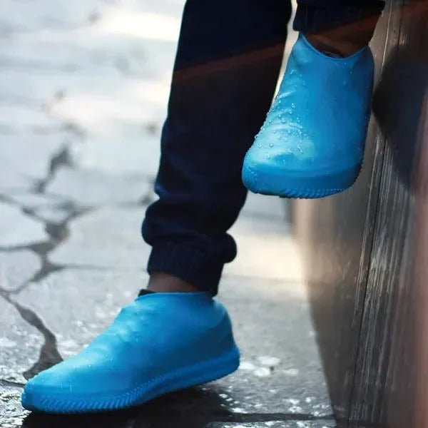 Ultra-Durable Silicovers Non-Slip Shoe Covers: Keep Your Shoes Clean & Dry Shoe Covers - Tophatter Daily Deals