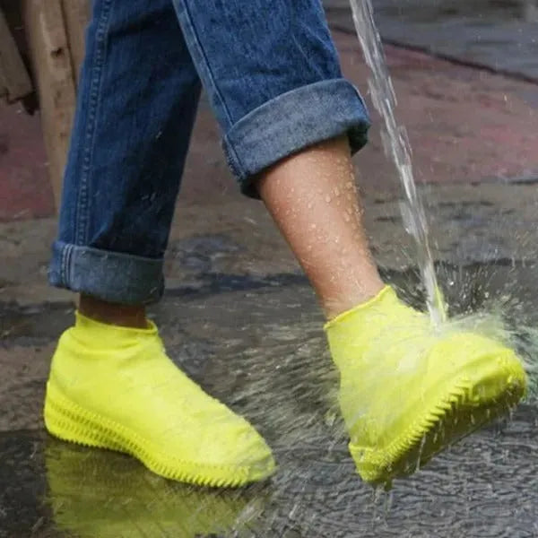 Ultra-Durable Silicovers Non-Slip Shoe Covers: Keep Your Shoes Clean & Dry Shoe Covers - Tophatter Daily Deals