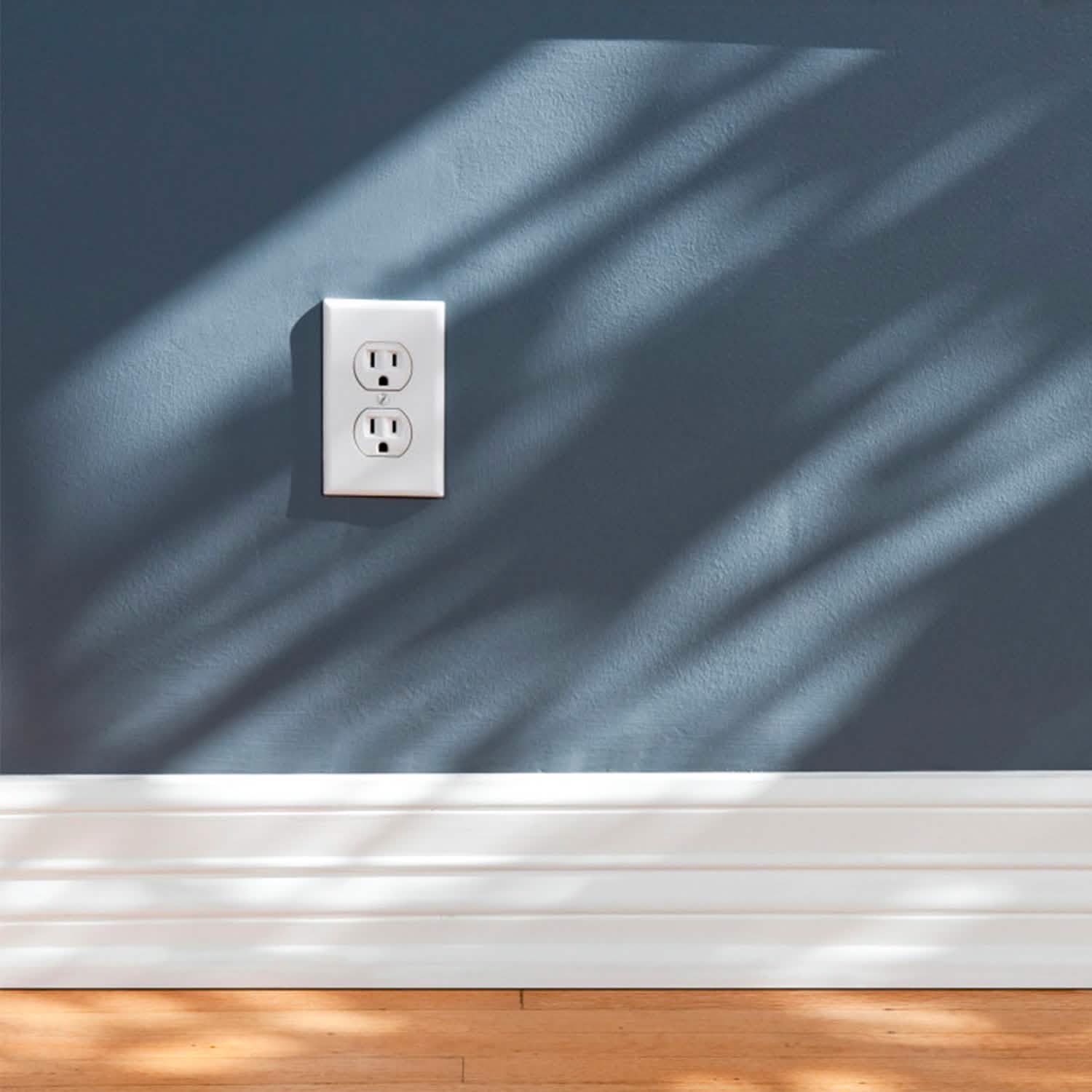 US Wall Outlet Cover Wall Plate with 3-LED Dusk To Down Sensor Night Lights Batteries & Power Accessories - Tophatter Daily Deals