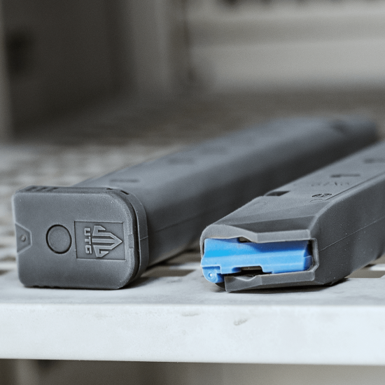 UTG GLOCK POLYMER 17-ROUND MAGAZINE - 9X19MM - Tophatter's Army Deals OUTDOOR - Tophatter Daily Deals