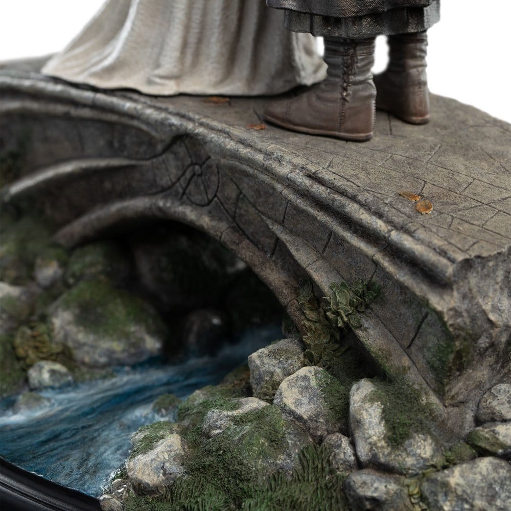 The Lord of the Rings - Aragorn & Arwen Mini Statue | Weta Workshop Statue - Tophatter Daily Deals