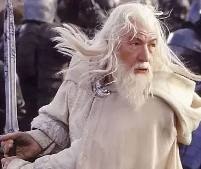 The Lord of the Rings - Gandalf the White Figures of Fandom PVC Statue | Weta Workshop Statue - Tophatter Daily Deals