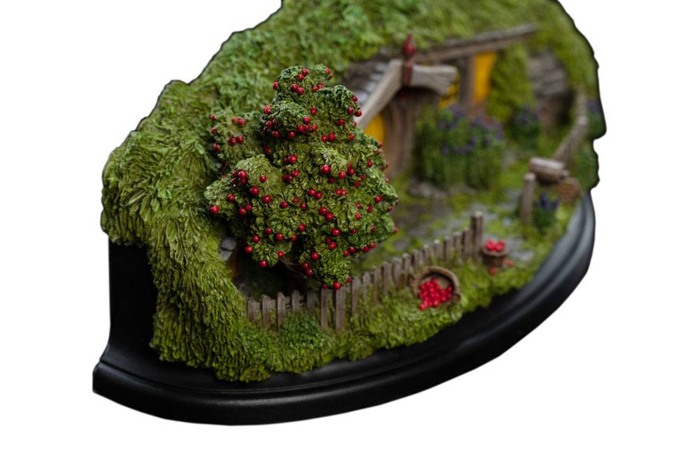 The Hobbit - #13 Apple Orchard Statue | Weta Workshop Statue - Tophatter Daily Deals