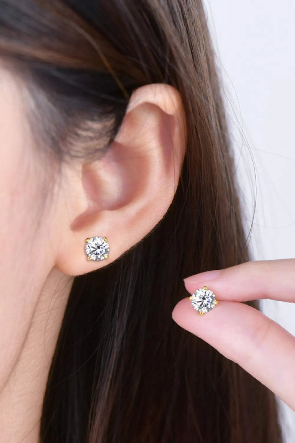 2 Carat Moissanite 925 Sterling Silver Stud Earrings Moissanite - Tophatter Daily Deals