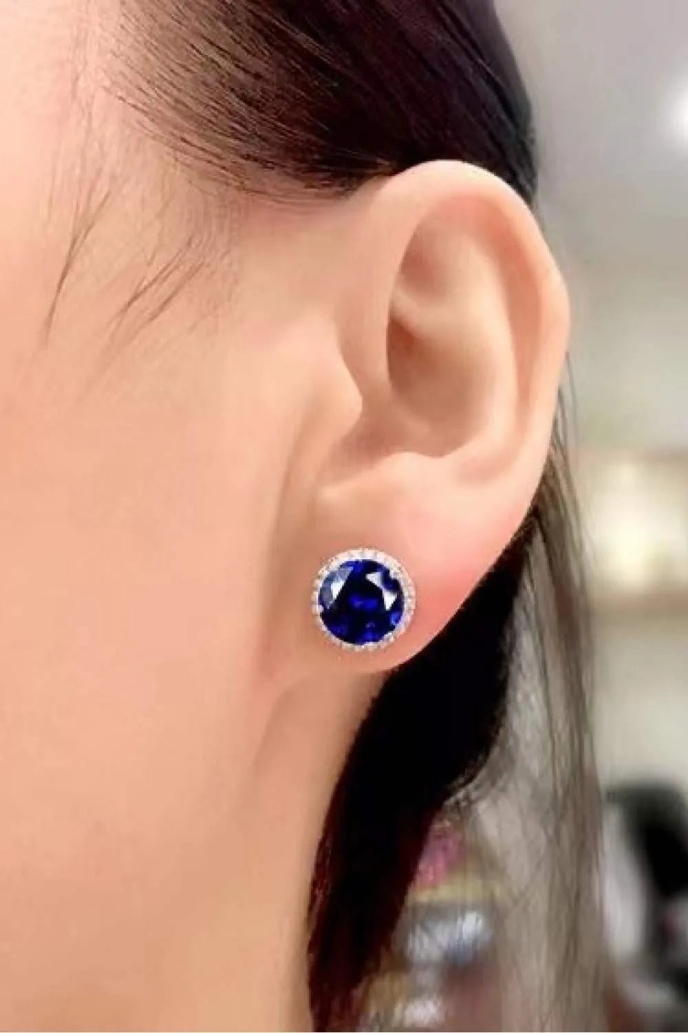 Contrast 2 Carat Moissanite Platinum-Plated Stud Earrings Moissanite - Tophatter Daily Deals