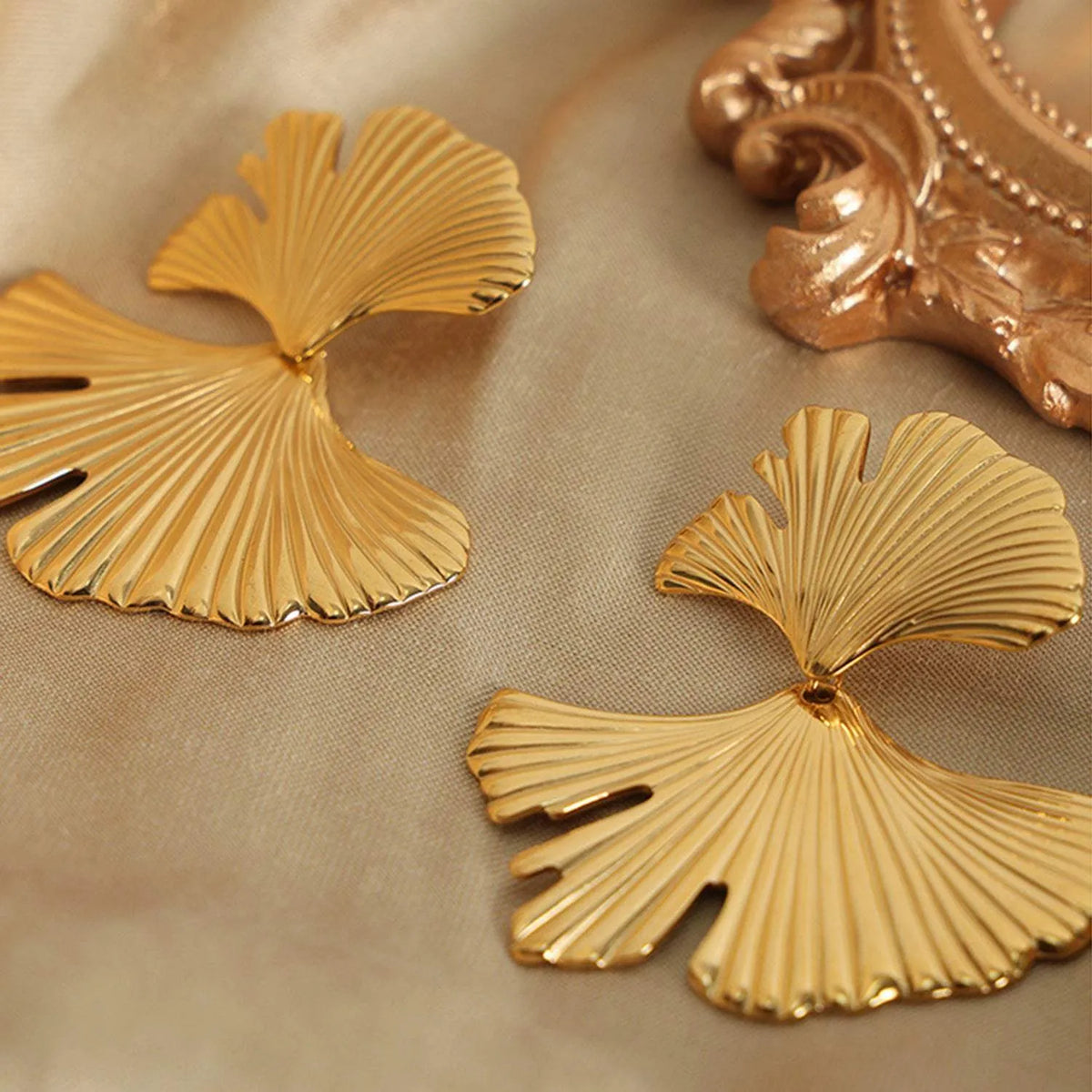 Ginkgo Biloba Design Stud Earrings Earrings - Tophatter Daily Deals