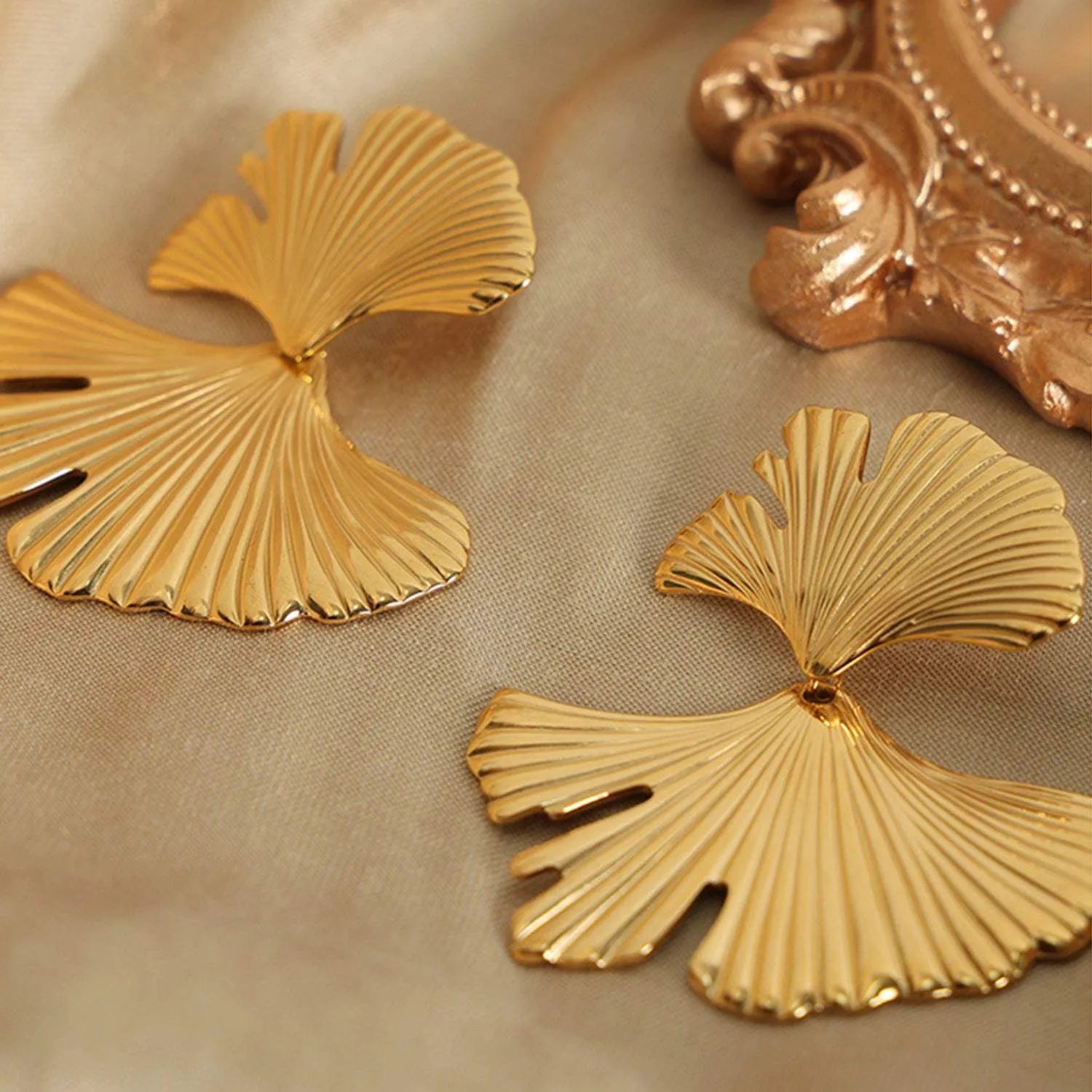Ginkgo Biloba Design Stud Earrings Earrings - Tophatter Daily Deals