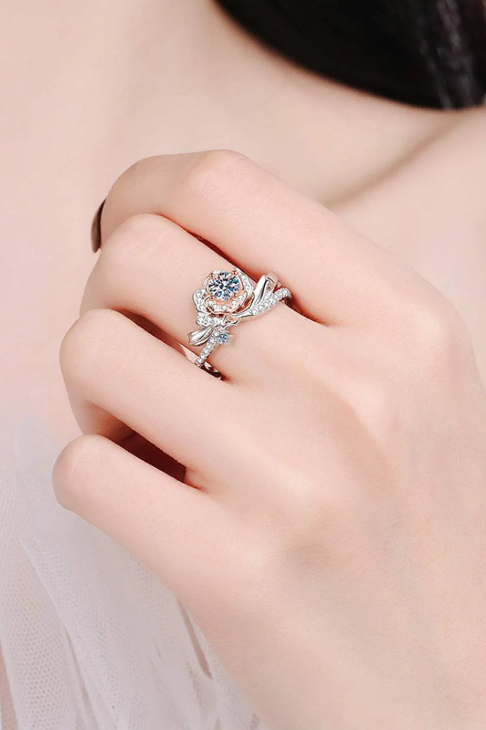 925 Sterling Silver Rose-Shaped Moissanite Ring Moissanite - Tophatter Daily Deals