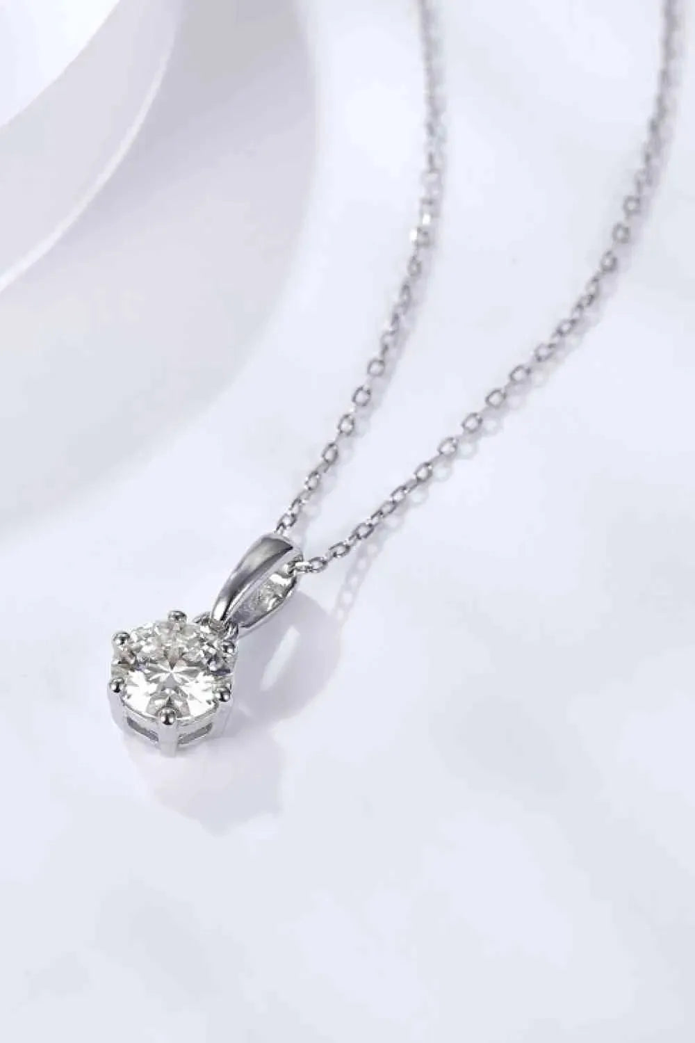 2 Carat 6-Prong Moissanite Pendant Necklace Moissanite - Tophatter Daily Deals