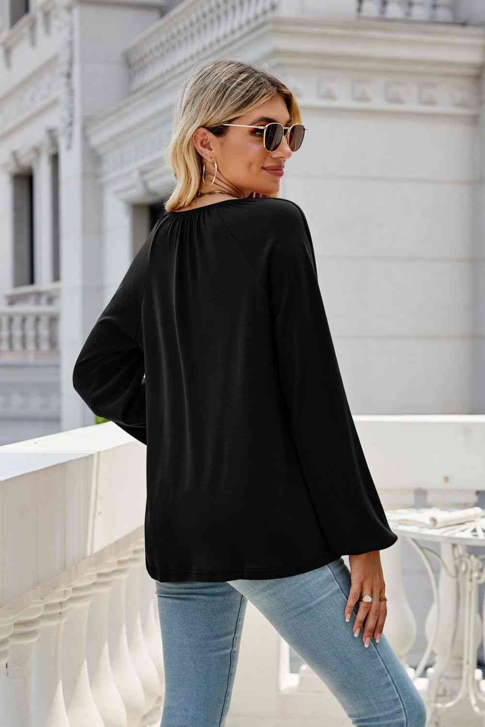 V-Neck Raglan Sleeve Ruched Detail Top Women's T-Shirts - Tophatter Daily Deals