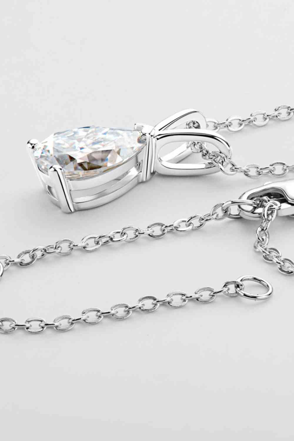 1.5 Carat Moissanite Pendant 925 Sterling Silver Necklace Moissanite - Tophatter Daily Deals