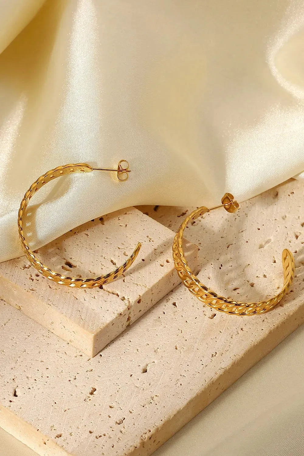 Crushing On You Chain C-Hoop Earrings Earrings - Tophatter Daily Deals