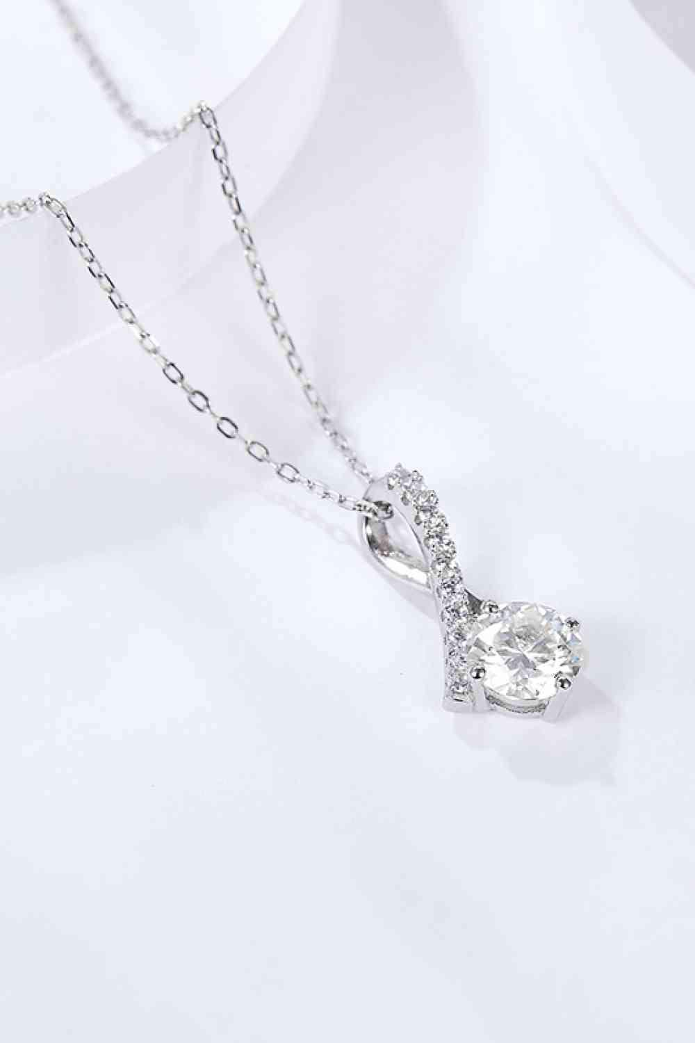 Special Occasion 1 Carat Moissanite Pendant Necklace Moissanite - Tophatter Daily Deals