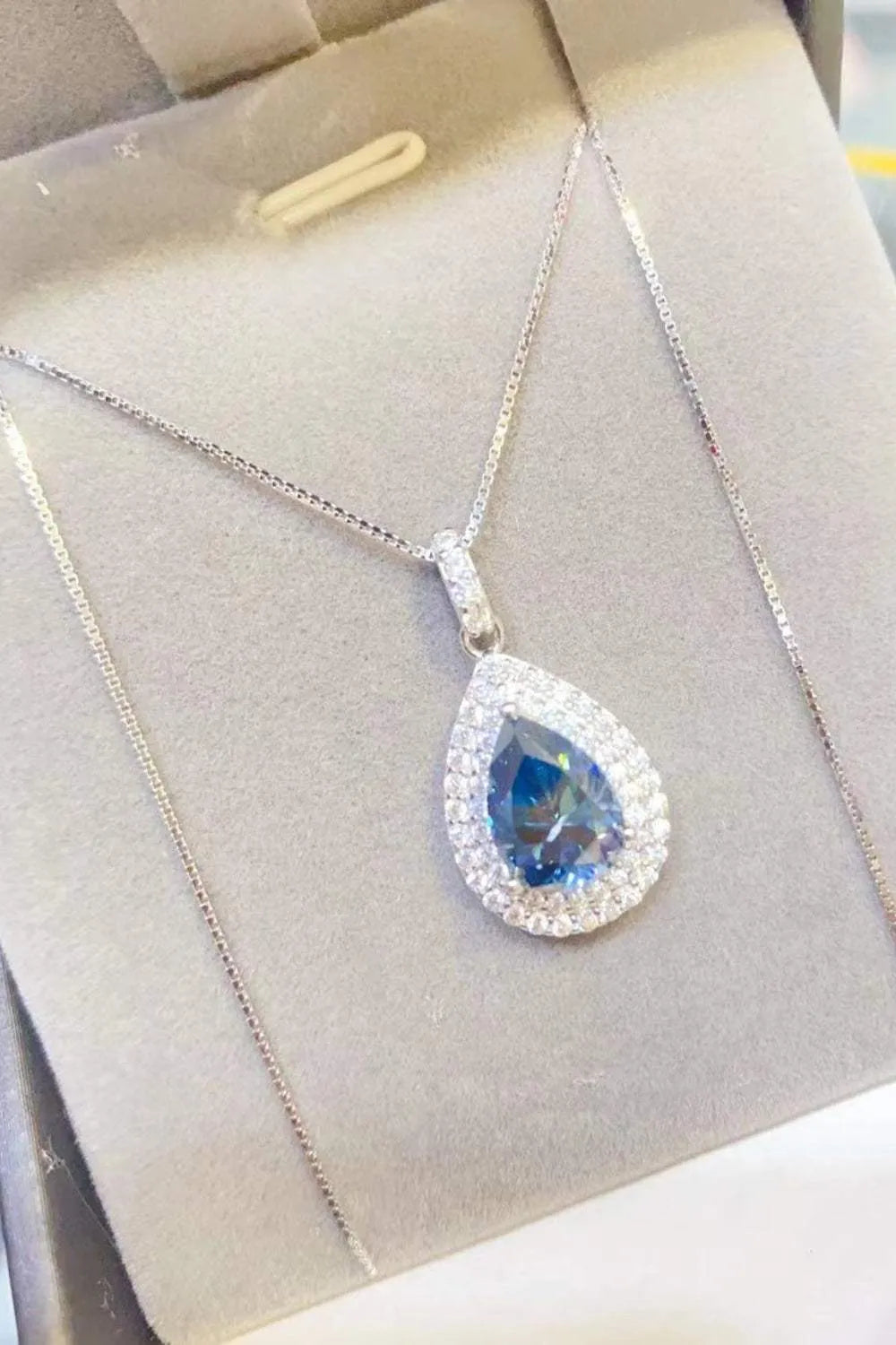 2 Carat Moissanite Teardrop Pendant Necklace Moissanite - Tophatter Daily Deals